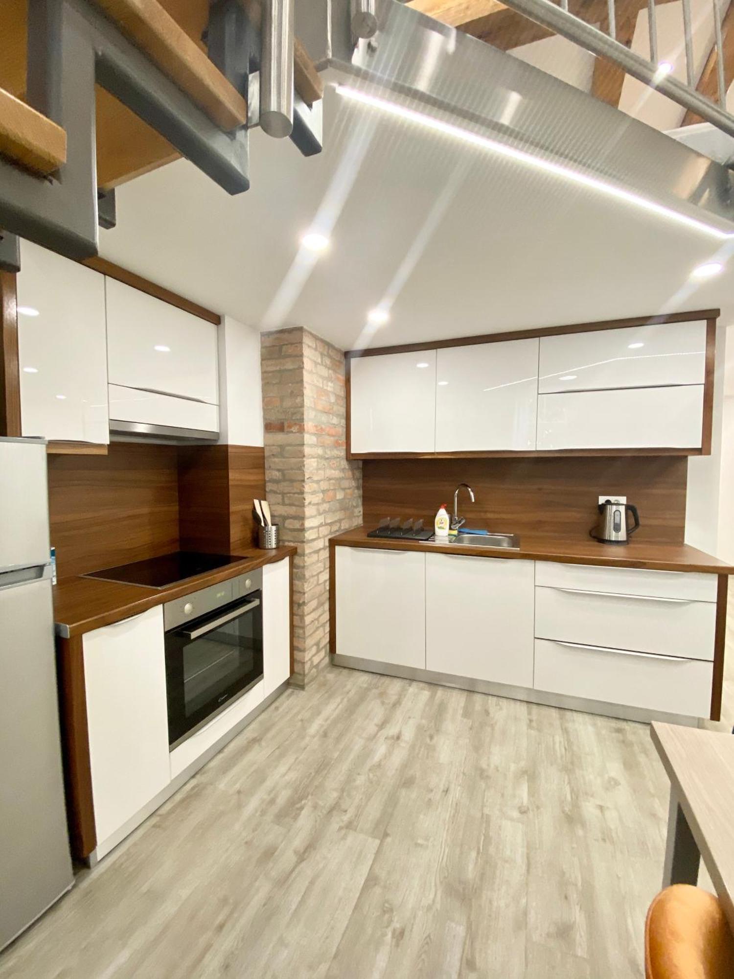 Jungle Loft - Central/free Parking Apartment *